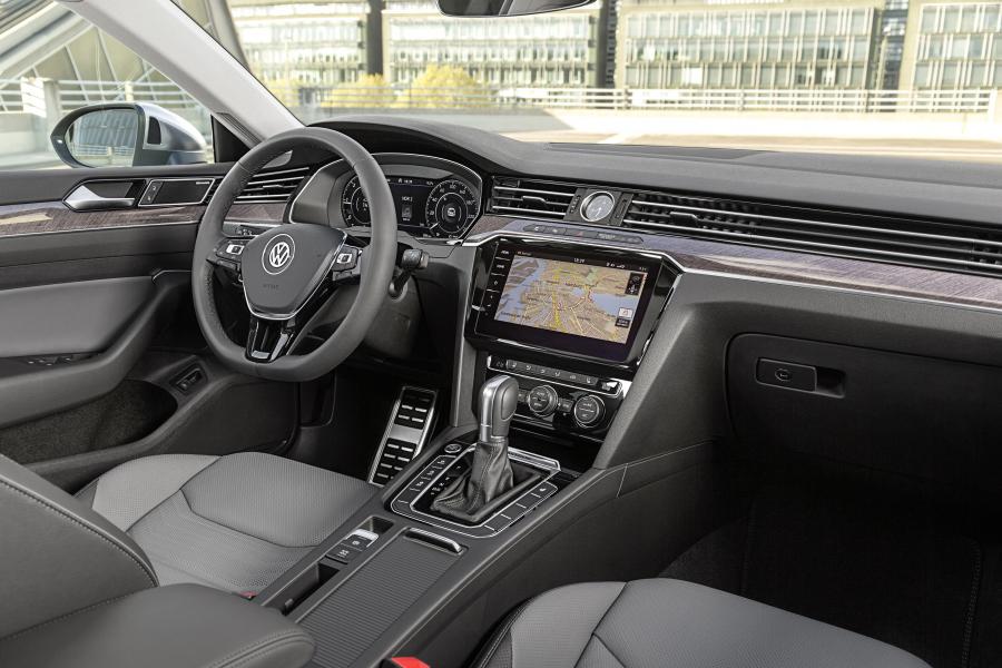 Торпедо Volkswagen Arteon 4Motion Elegance 2017 года  (WW) (фото 30 из 31)